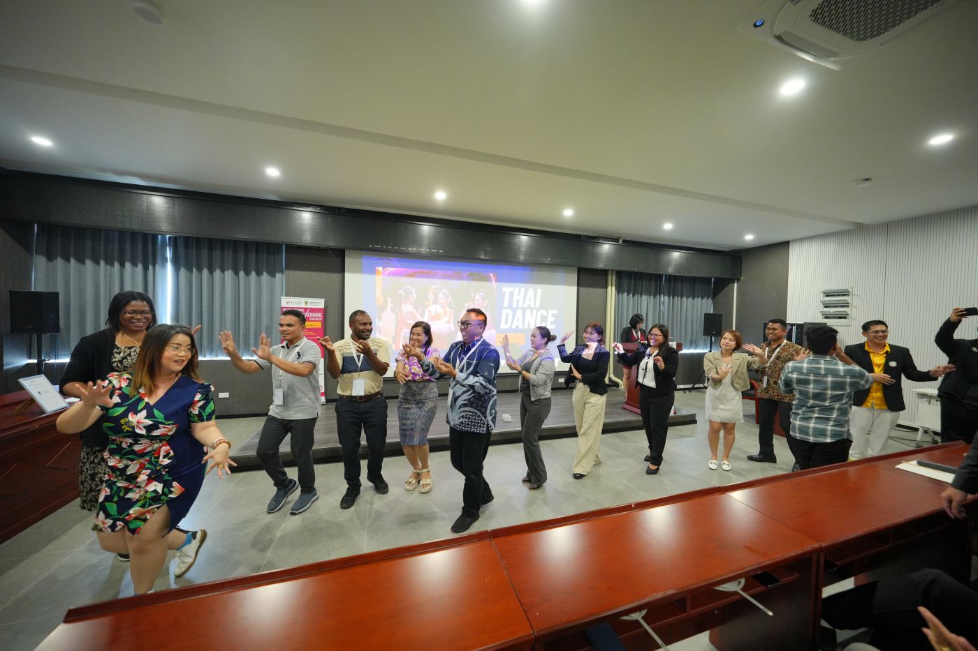 Delegates joining a Thai dance during the ICMCER-2025 cultural session